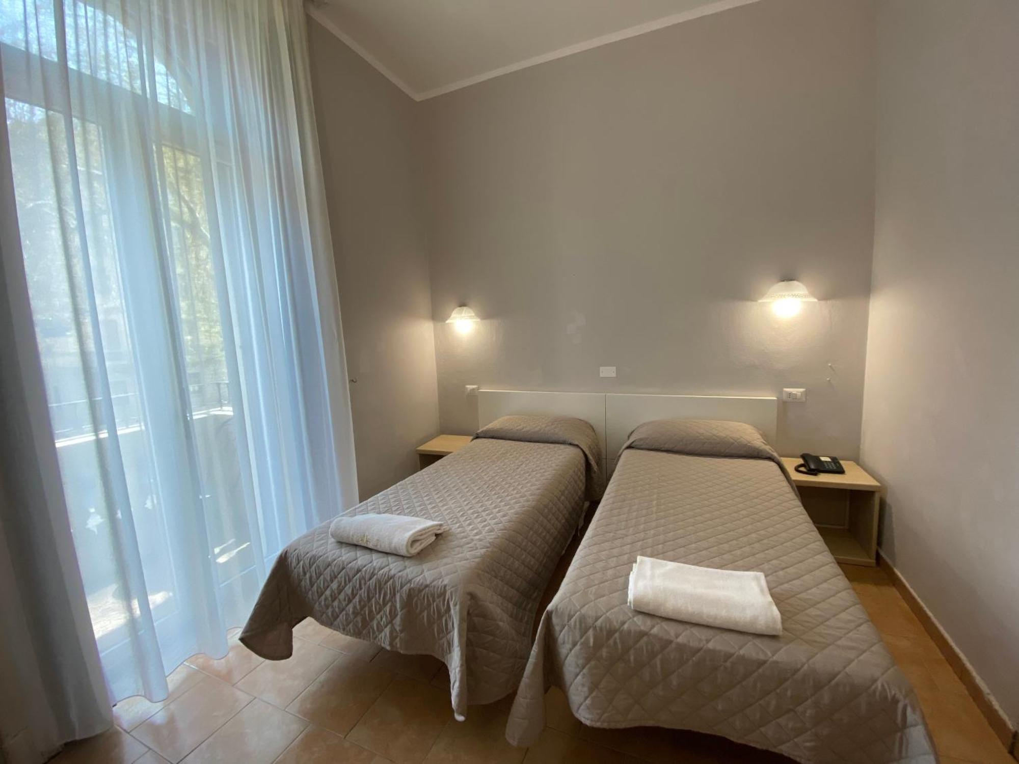 Hotel Atena Милано Екстериор снимка