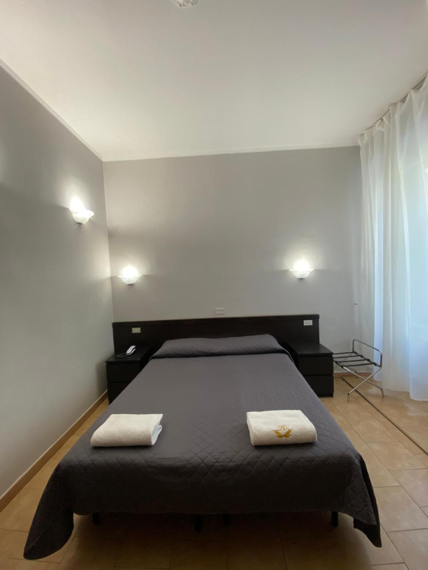 Hotel Atena Милано Екстериор снимка