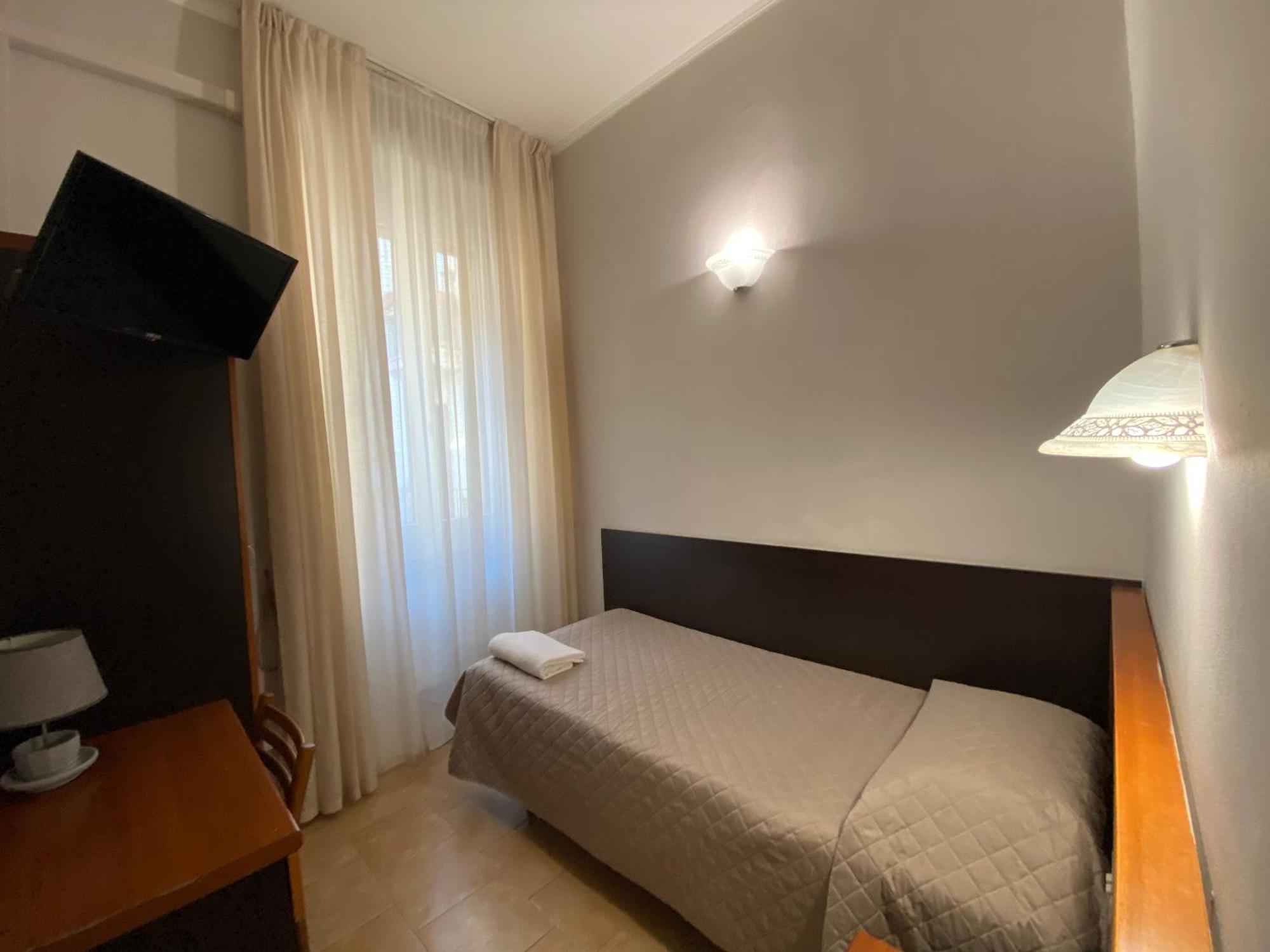 Hotel Atena Милано Екстериор снимка