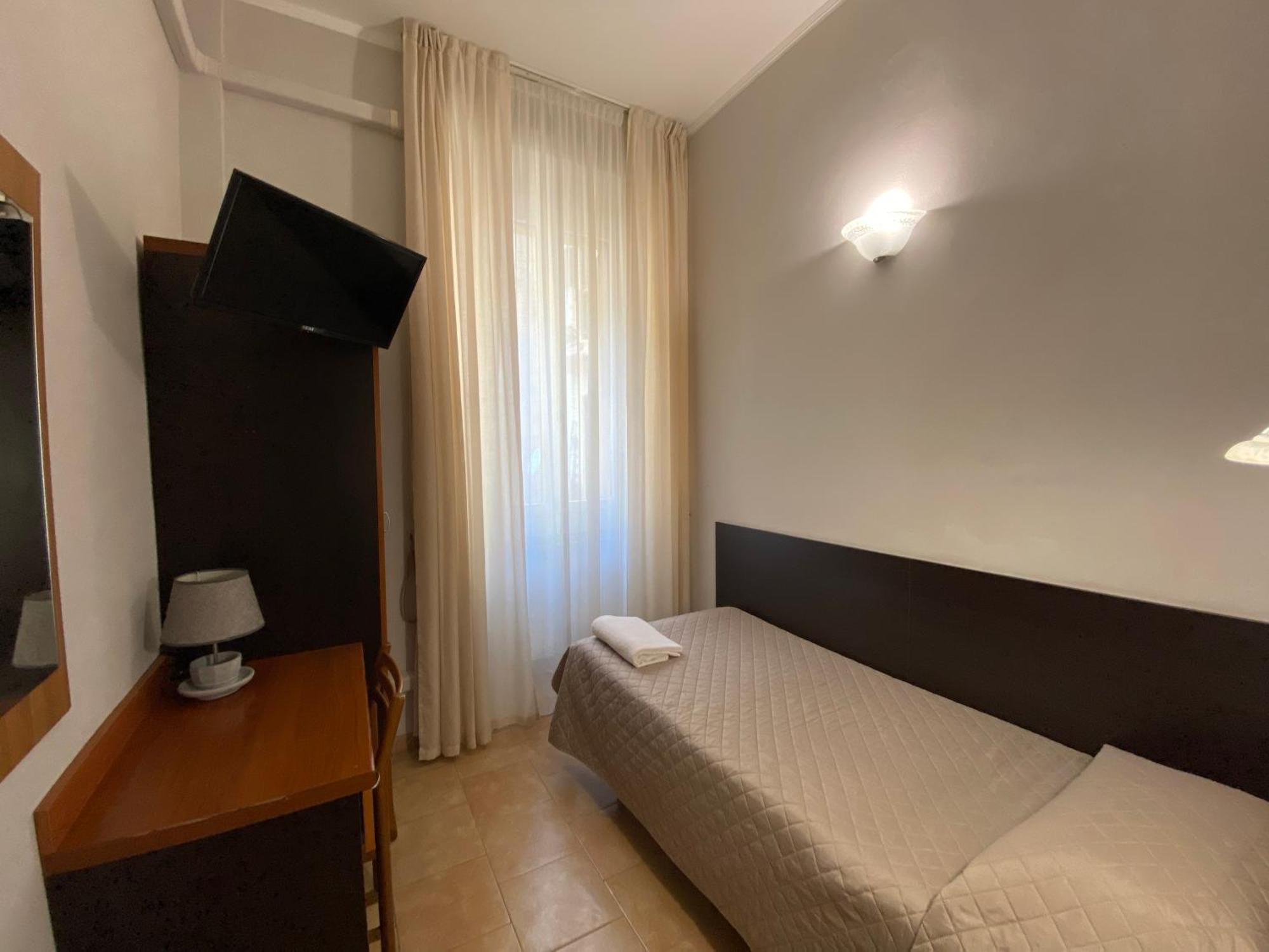 Hotel Atena Милано Екстериор снимка