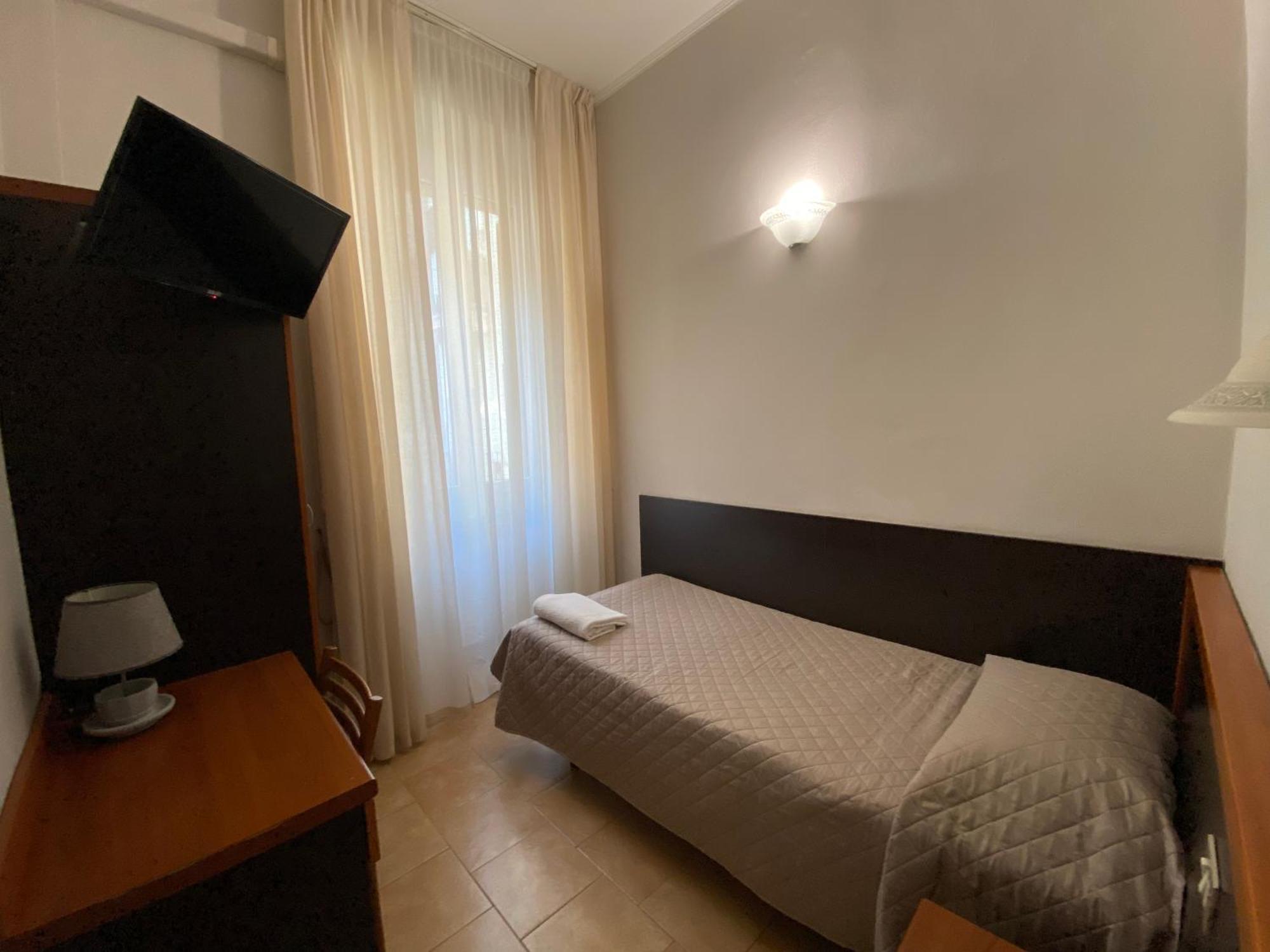 Hotel Atena Милано Екстериор снимка