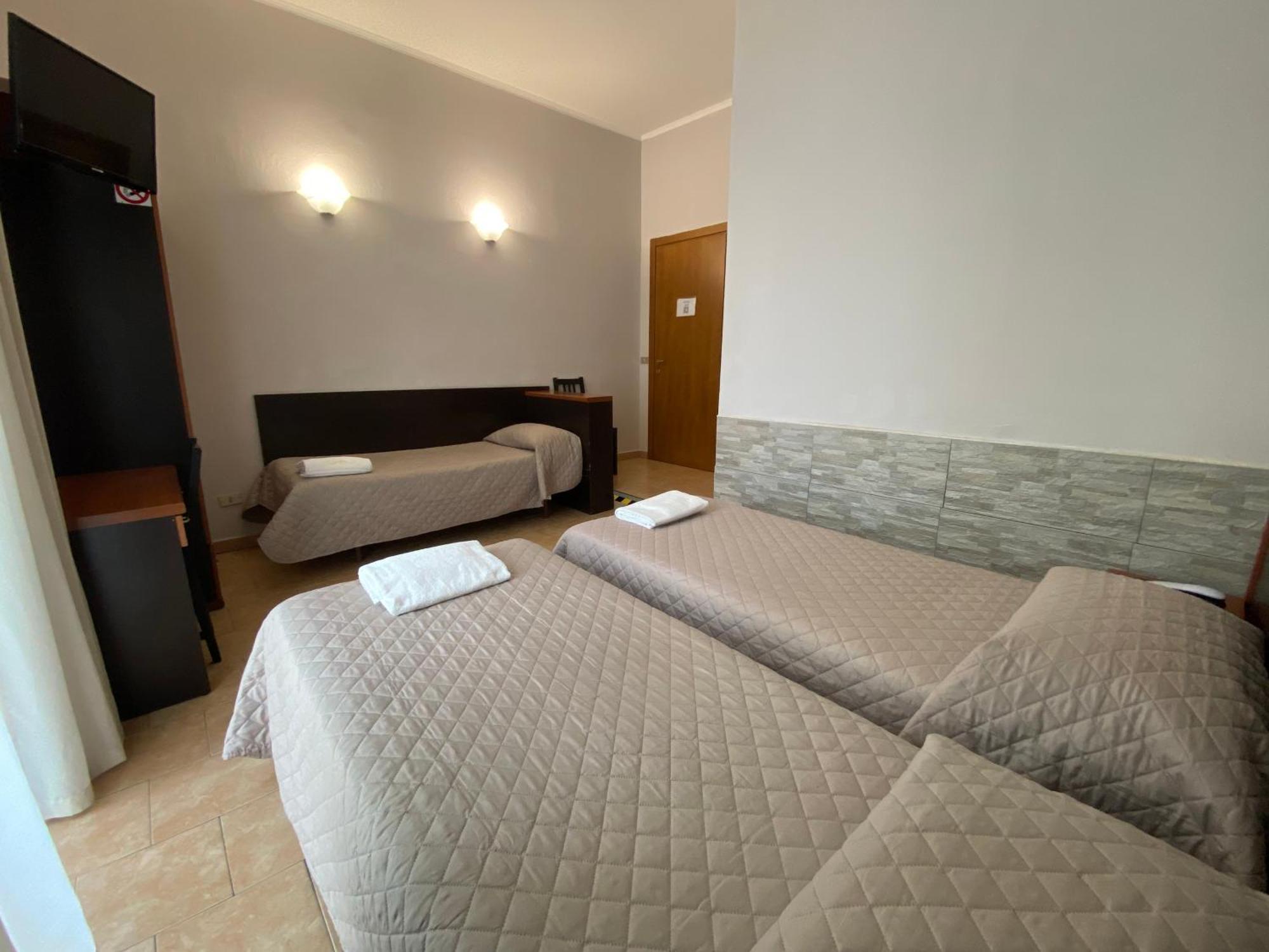 Hotel Atena Милано Екстериор снимка