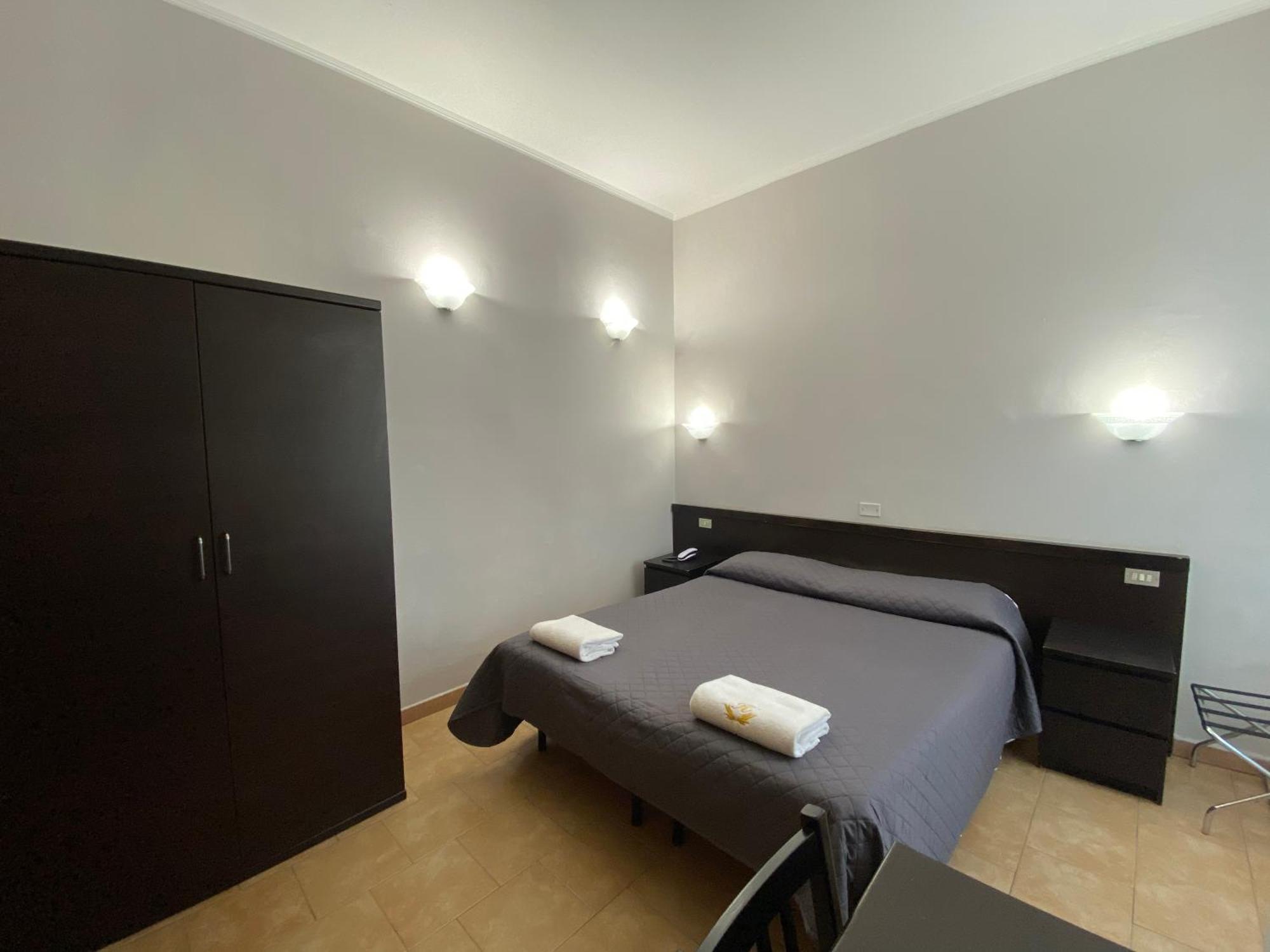 Hotel Atena Милано Екстериор снимка